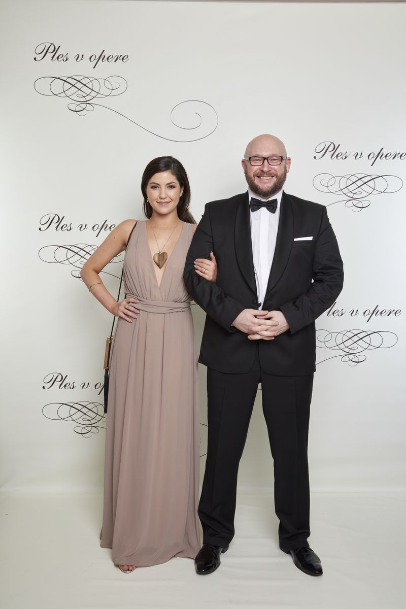 Celeste Buckingham si šaty na Ples v opere