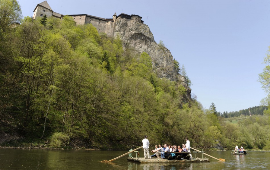 Pltníci vozia turistov po rieke Orava už osemnásť rokov