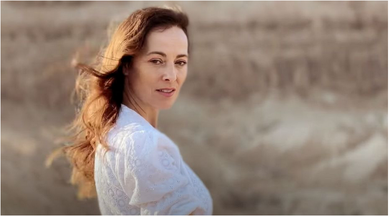 Video: Mária Podhradská predstavuje novinku Prach, klip nakrúcala v izraelskej púšti