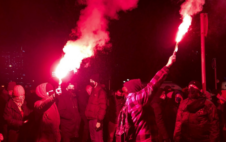 Tisíce Poliakov protestovali proti takmer úplnému zákazu interrupcií