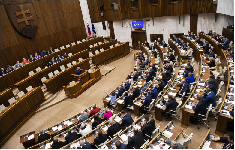 Poslanci presunuli novelu o energetike na marec a ukončili 83. schôdzu