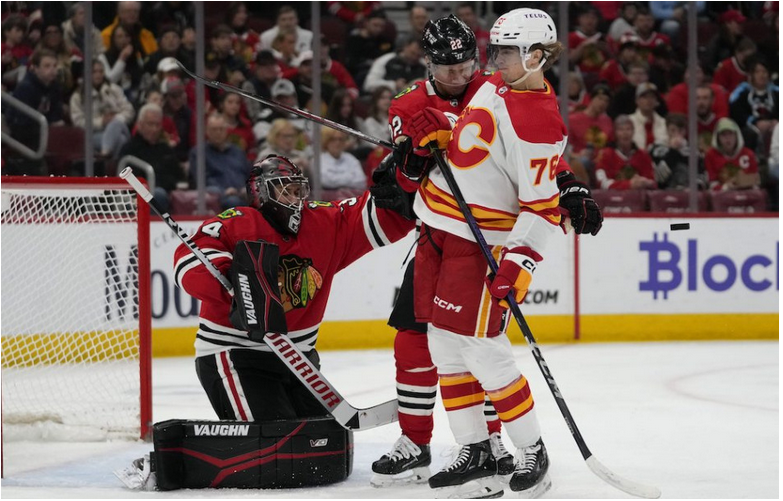 NHL: Pospíšil si pripísal asistenciu, Calgary prehralo na ľade Chicaga 3:4