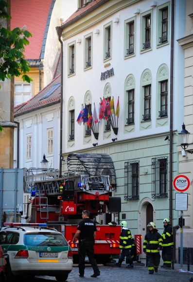 Požiar v podkroví hotela Arcadia. Bratislava, 29. apríl 2012.