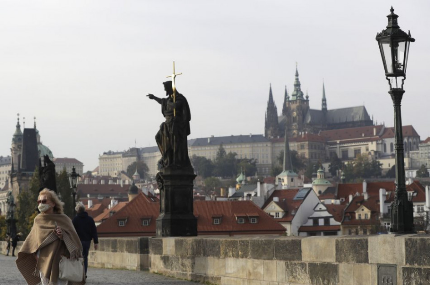 V Českej republike pribudlo vo štvrtok 13 051 potvrdených prípadov nákazy novým koronavírusom. Vyplýva to z údajov zverejnených v piatok po polnoci na webovej stránke českého ministerstva zdravotníctva.