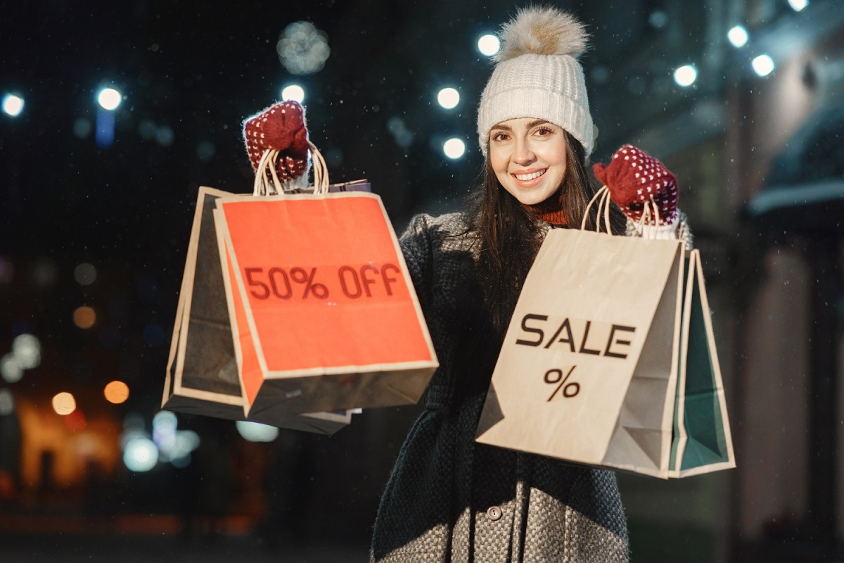 Slováci pred Vianocami nakupovali menej cez e-shopy ako vlani