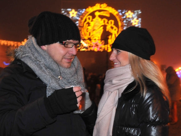 Prešovčania sa lúčia so starým rokom na Hlavnej ulici. Prešov, 31. december 2012. 