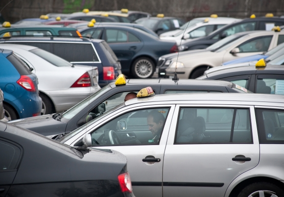 Protestná jazda taxikárov proti neriešeniu problémov, ktorú zorganizovalo Občianske združenie taxikárov z Bratislavy. 