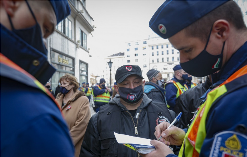 Ľudia protestovali proti opatreniam vo Fínsku, Dánsku aj Nórsku