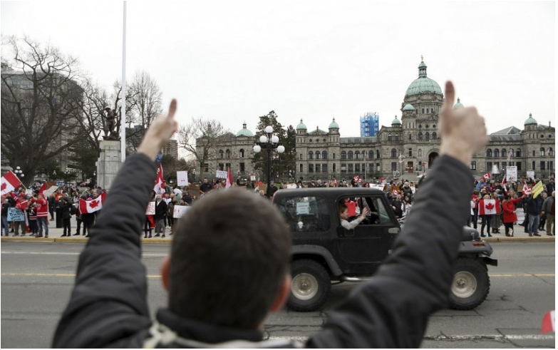 V Ottawe vyhlásili stav núdze, protesty sa vymkli spod kontroly