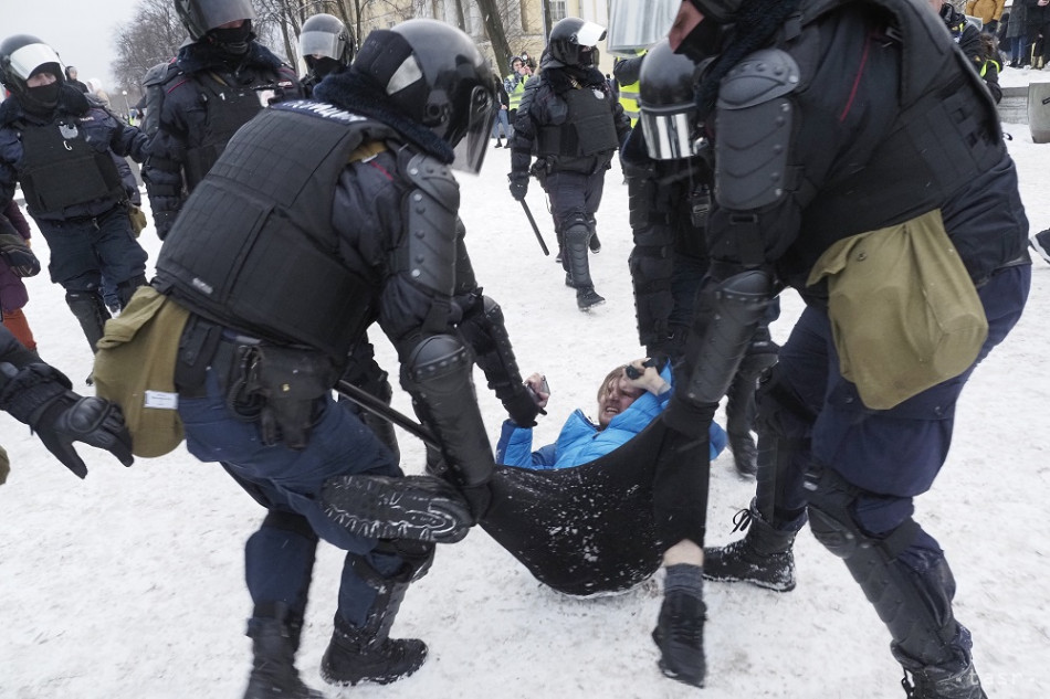 FOTO: Počas protestov v Rusku zadržali vyše 5100 ľudí vrátane novinárov