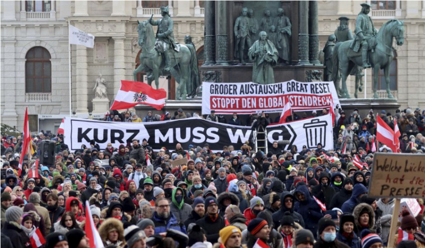 Na proteste proti pandemickým opatreniam vo Viedni zadržali 14 osôb