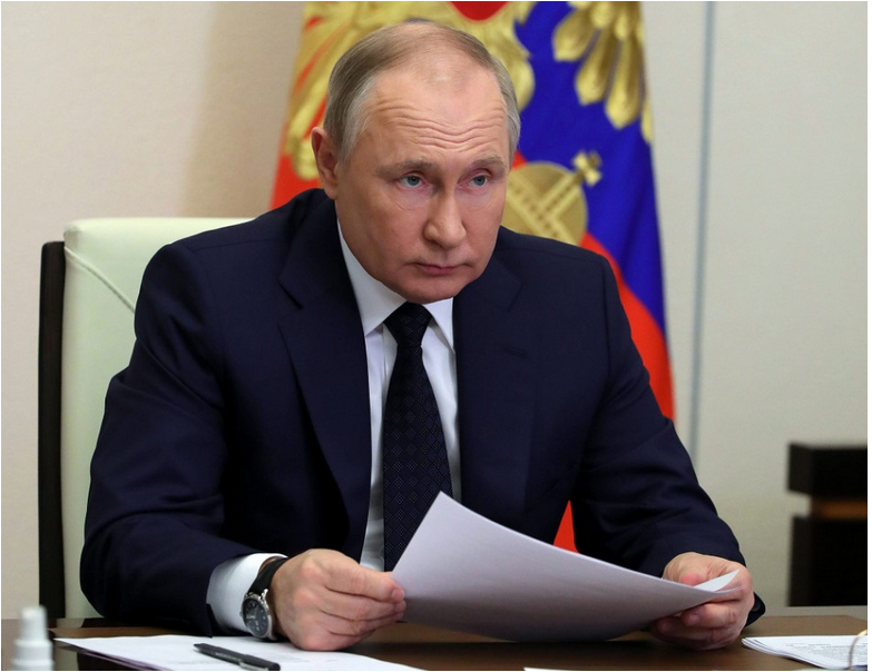 Putin upozornil Macrona na možnú katastrofu v Záporožskej elektrárni