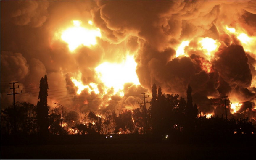 Ropnú rafinériu v Teheráne zachvátil mohutný požiar