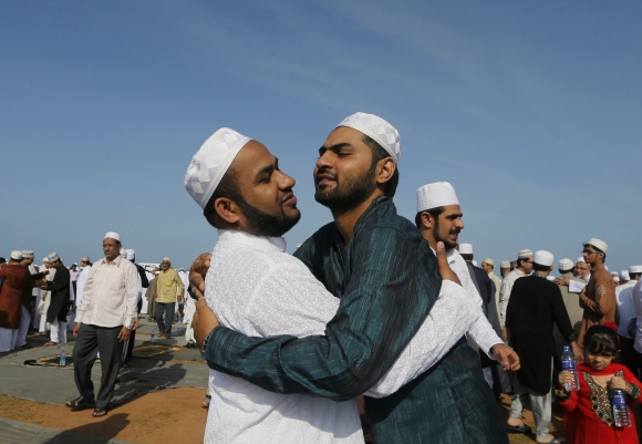 Ramadán končí, moslimovia oslavujú po celom svete