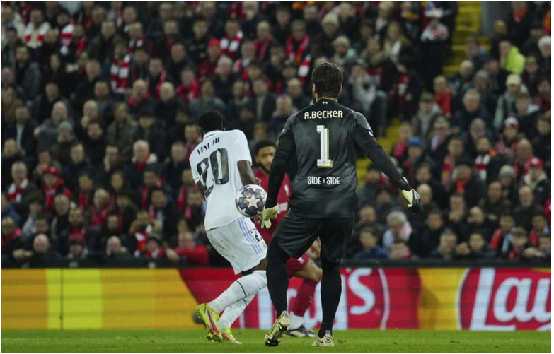 Liga majstrov: Real Madrid otočil v Liverpoole z 0:2 na 5:2, blízko k štvrťfinále je aj Neapol