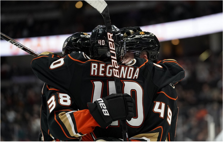 NHL: Regenda si pri víťazstve Anaheimu pripísal gól a dve asistencie