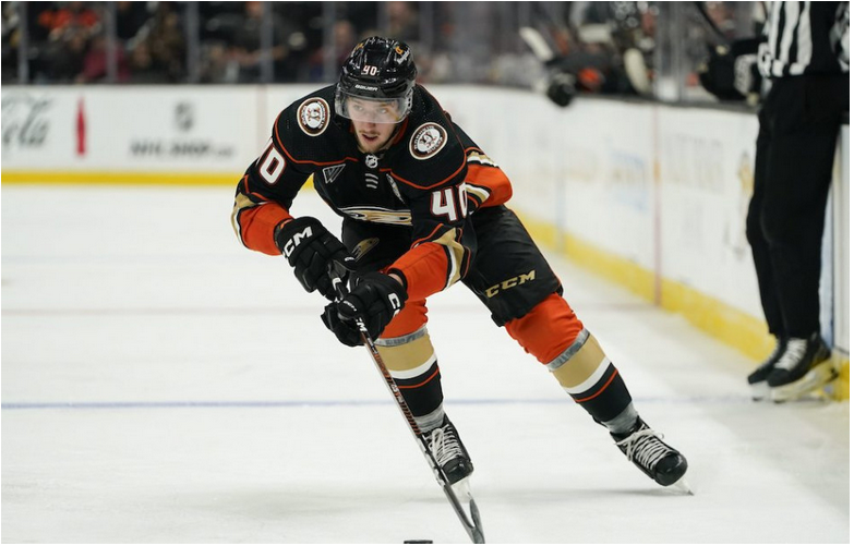NHL: Regenda bol pri výhre Anaheimu, Jedlička sa zranil