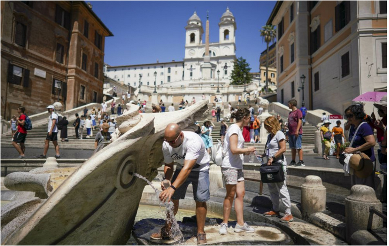 Turistka poškodila Španielske schody v Ríme, stálo ju to 25.000 eur