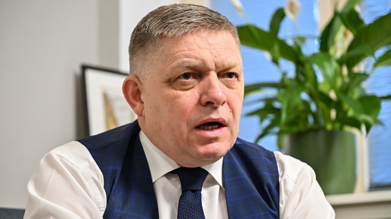 Premiér Fico absolvoval chirurgický zákrok, je pri vedomí