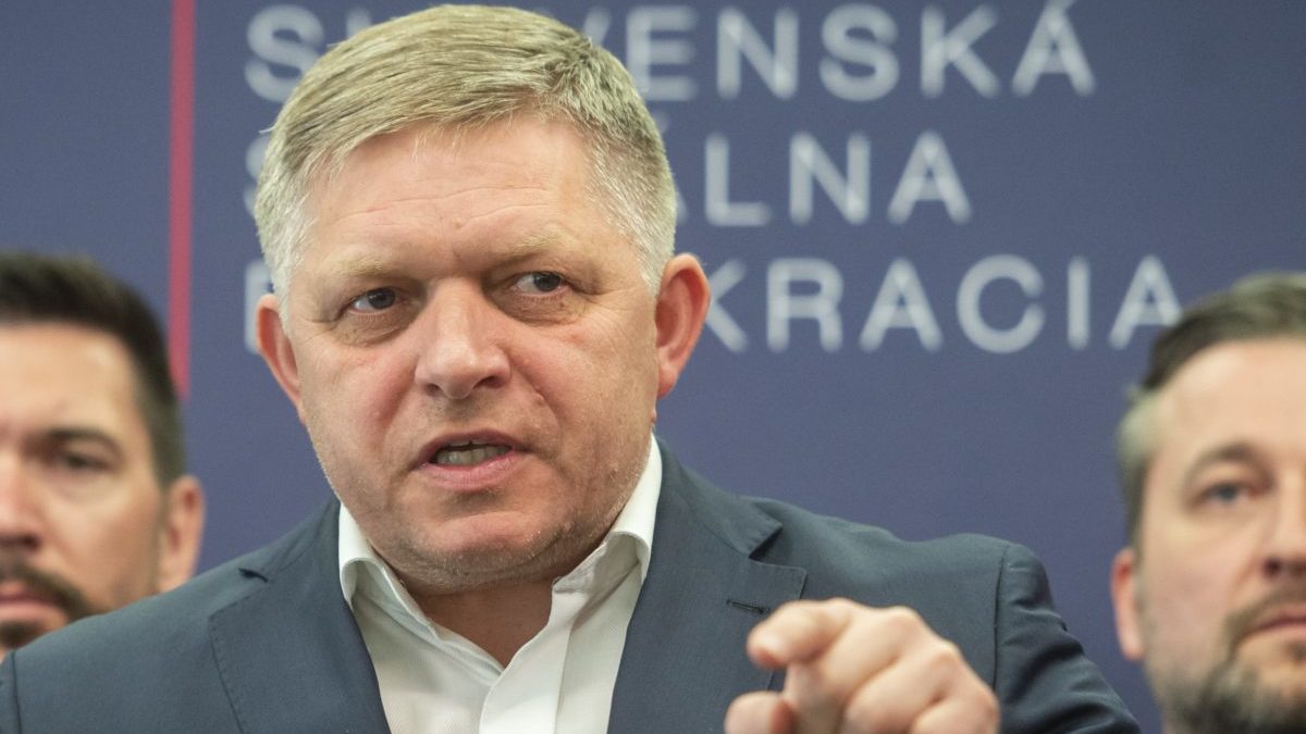 Fico: Dianie v SR je policajný prevrat, iniciujeme mimoriadnu schôdzu