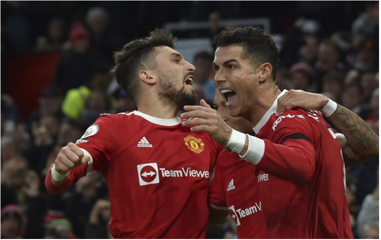 Manchester United zdolal Tottenham 3:2 vďaka hetriku C. Ronalda