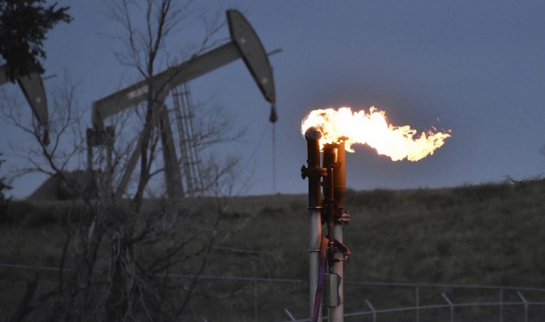 Cena ropy: Saudská Arábia zníži ťažbu ropy o 1 milión barelov