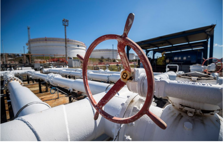 Aliancia OPEC+ rokuje o možnom ďalšom znížení produkcie ropy