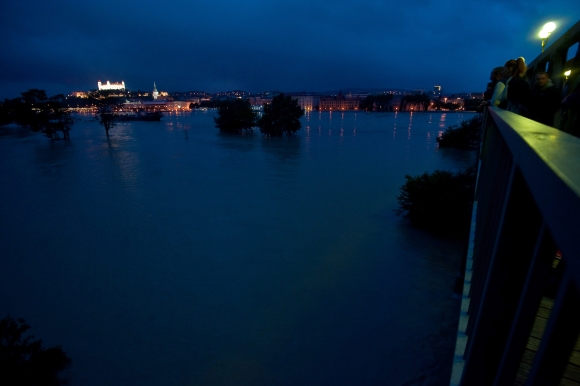 Vysoký Dunaj v noci