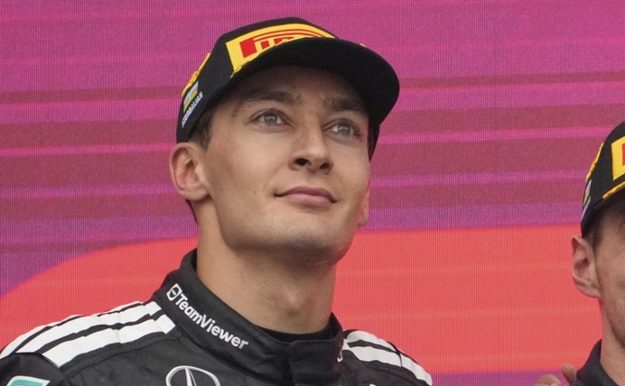 F1: Russell s prekvapujúcou pole position v kvalifikácii na VC Singapuru