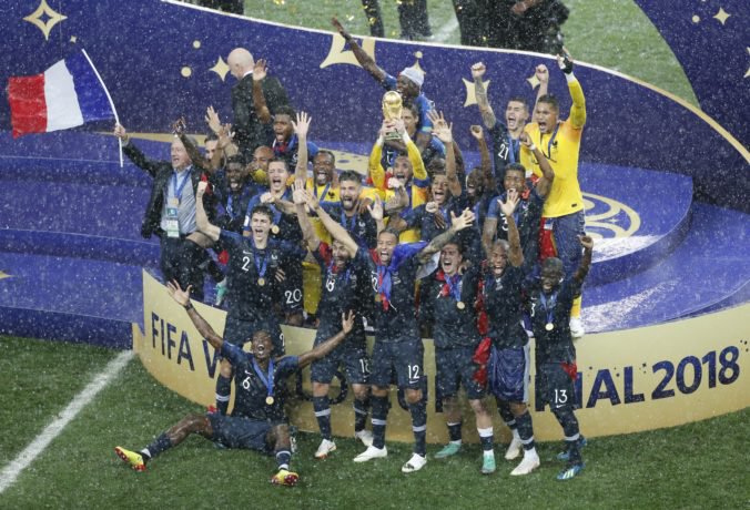 Video: Francúzsko vo finále MS vo futbale 2018 zdolalo Chorvátsko, padlo šesť gólov