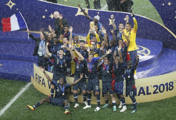 Video: Francúzsko vo finále MS vo futbale 2018 zdolalo Chorvátsko, padlo šesť gólov