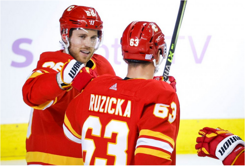 NHL: Ružička sa blysol víťazným gólom a asistenciou, Calgary vyhralo 6:5