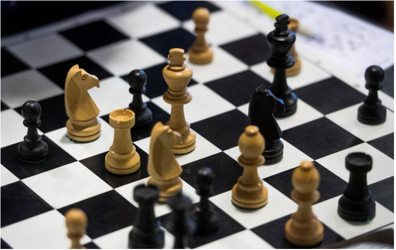 Carlsen má rekordný piaty titul v šachu, ženský titul pre Bodnarukovú
