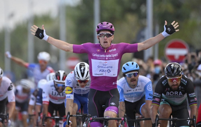 Giro d'Italia: Sagan skončil druhý v 11. etape, zdolal ho len Demare