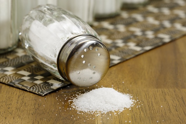 Solíte viac, než je zdravé? Nadmiera soli sa prejaví bolesťami hlavy či problémami so zubami