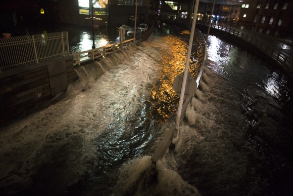 Pohľad na Ground Zero na Manhattane počas vyčíňania Sandy.