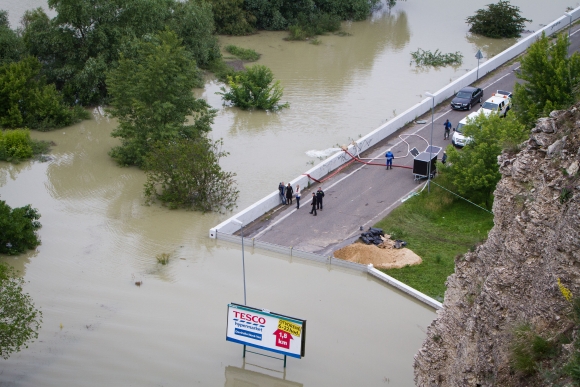 Letecký pohľad na rozvodnený Dunaj