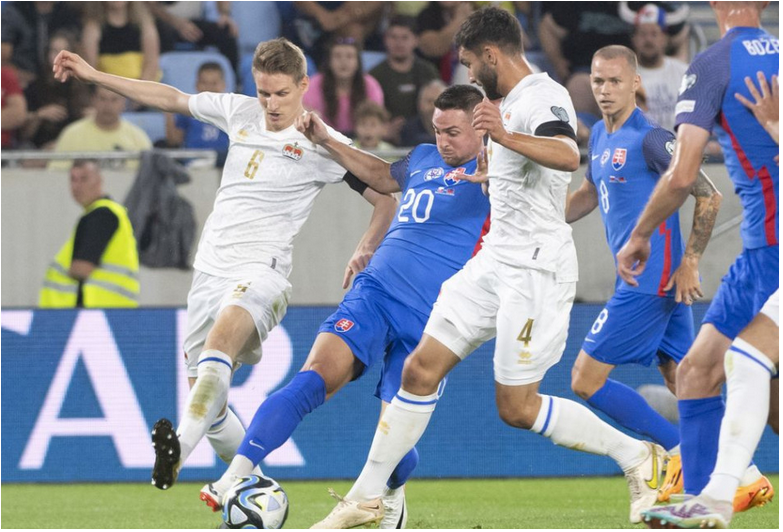 Kvalifikácia ME 2024: Slováci zdolali Lichtenštajnsko 3:0, rekordný gól Hancka