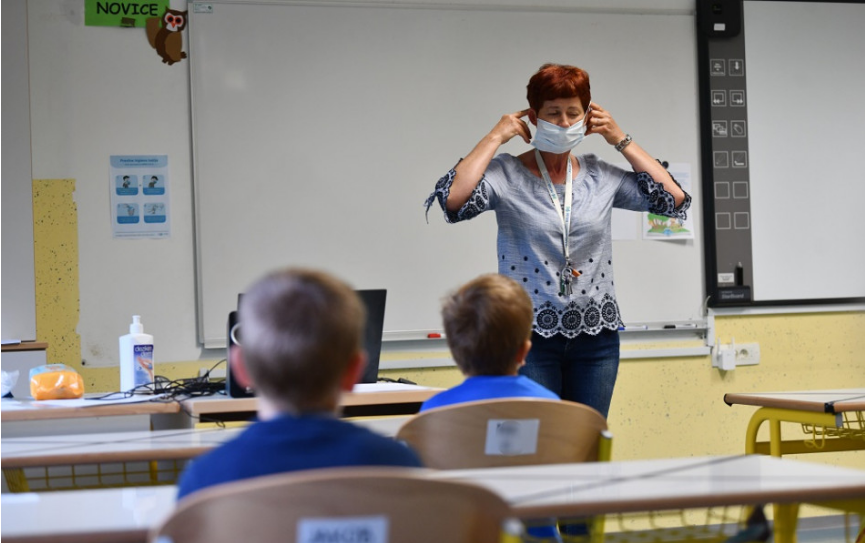 Vianočné prázdniny sa začnú školákom o skoro celý týždeň skôr