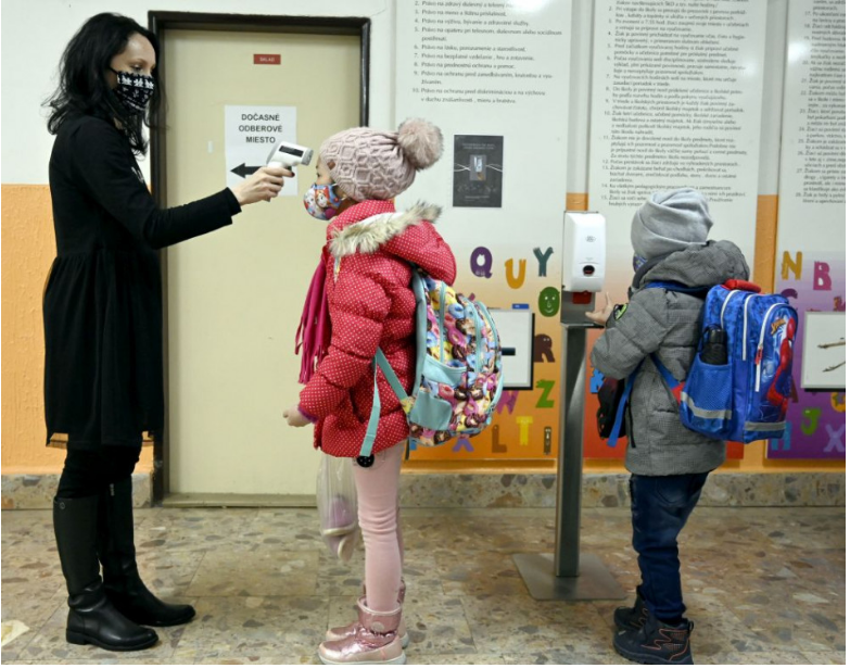 Skončil sa zákaz vychádzania, otvárajú sa školy, ožije aj kultúra