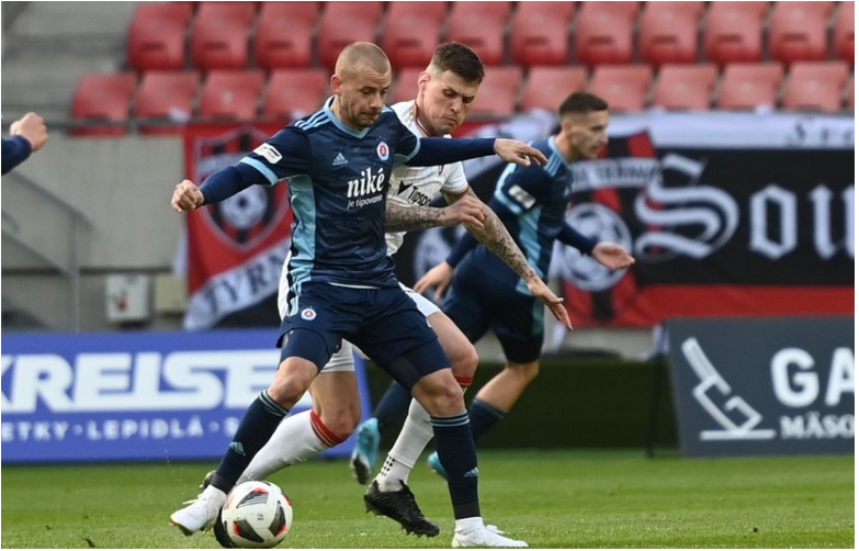 Slovan zvíťazil v Trnave 1:0, Škrtel dostal červenú kartu