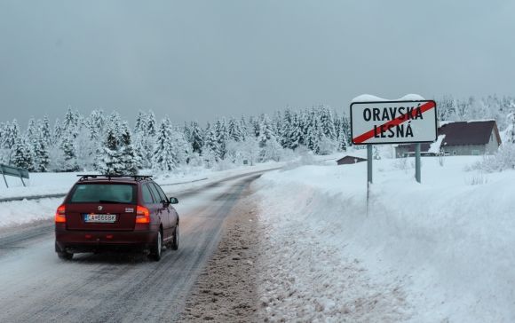 Obrazom: Oravské dediny odrezal sneh od sveta