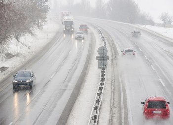 Situácia na cestách sa zhoršuje, pozrite si obmedzenia