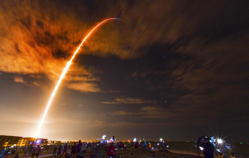 Crew Dragon spoločnosti SpaceX s posádkou odštartovala k ISS