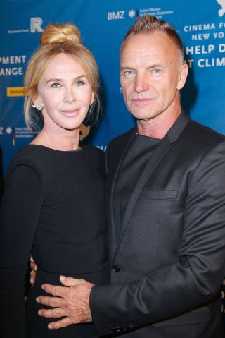 Spevák a hudobník Sting s manželkou Trudie Styler
