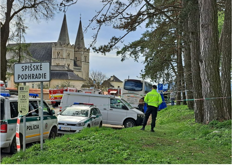 TRAGÉDIA V SPIŠSKOM PODHRADÍ: Autobus zrazil ľudí, traja mŕtvy a sedem zranených