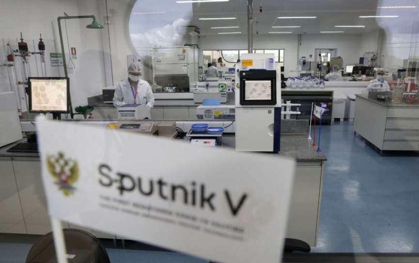 Slovensko zatiaľ nekúpi vakcínu Sputnik, návrh vetovala strana Za ľudí