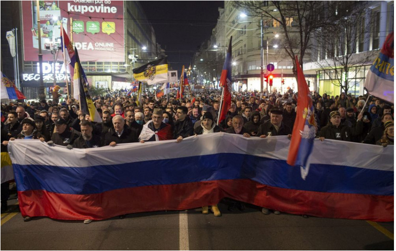 Srbi na demonštrácii podporili vojnu Ruska proti Ukrajine