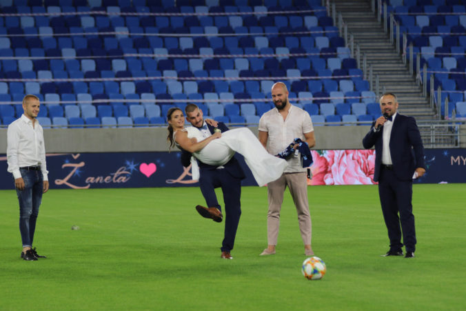 Na Národnom futbalovom štadióne sa uskutočnila historicky prvá svadobná veselica (video+foto)