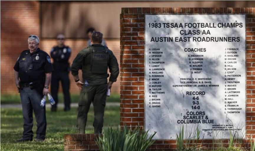 Na strednej škole v Tennessee útočil študent, polícia ho zastrelila